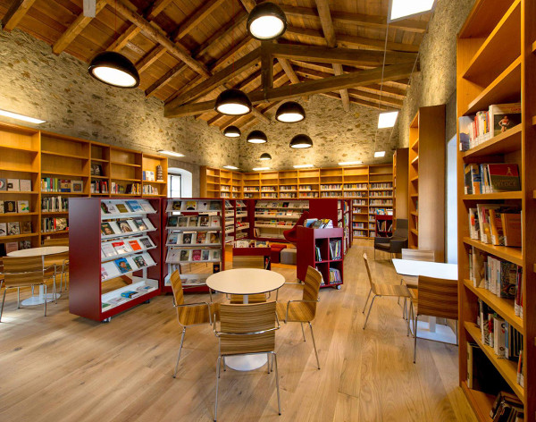 /biblioteca Arcari