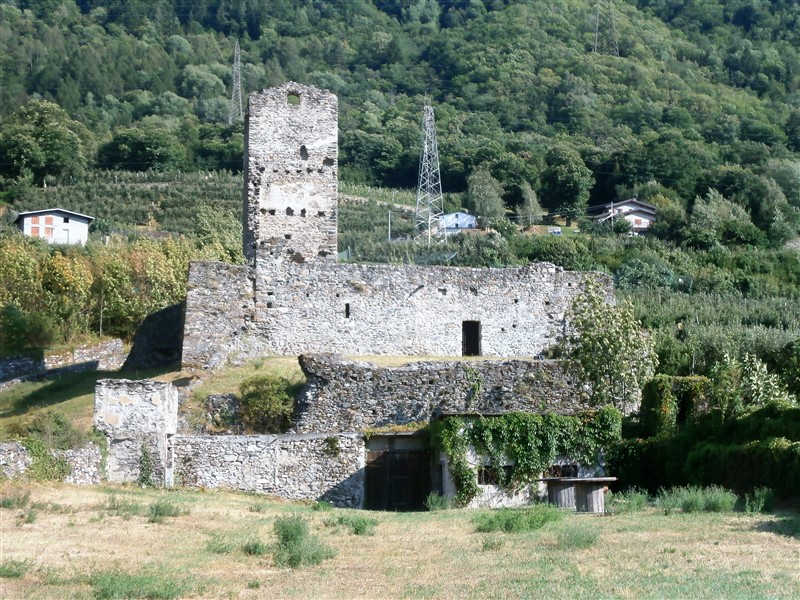 /Il castello di Santa Maria Tirano