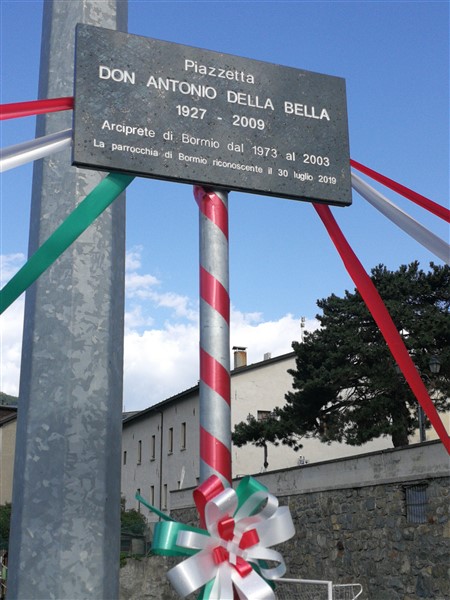 /In ricordo di don Antonio Della Bella, targa