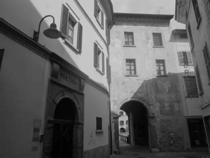 /Largo Pretorio e il suo palazzo, Tirano