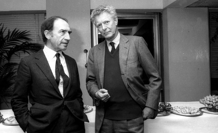 /Ottone (a sinistra) assieme all'editore Carlo Caracciolo nel 1986