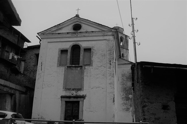 /Roncaiola la facciata della chiesa di Santo Stefano